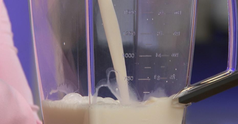 Смузи с авокадо с черносливом